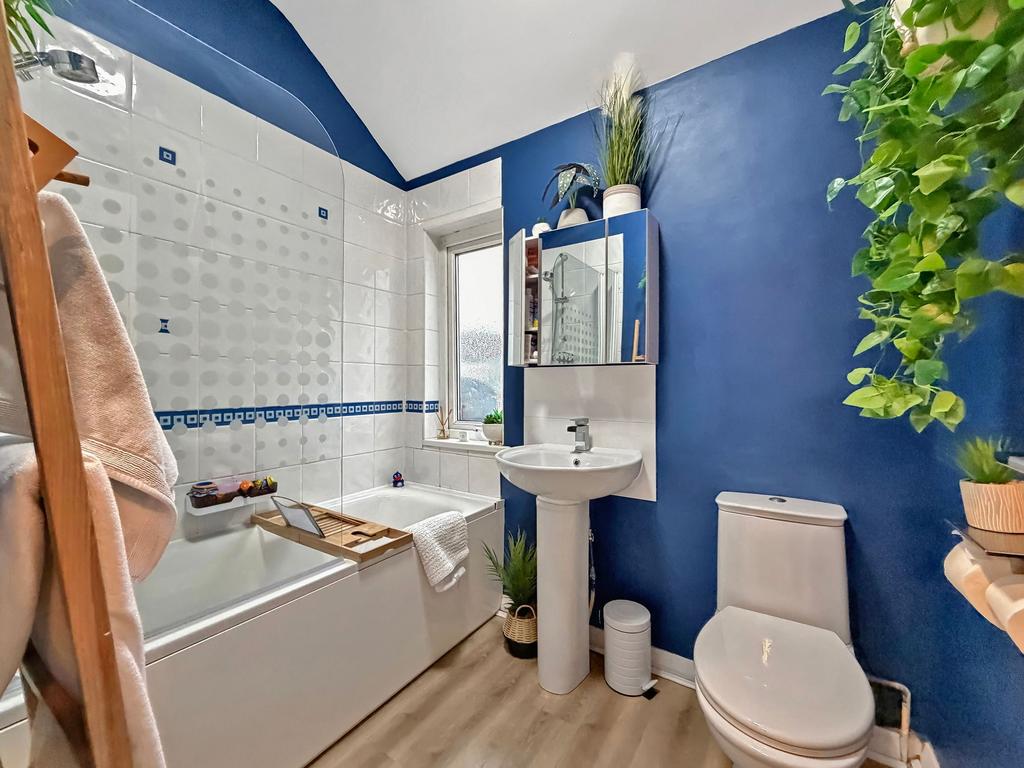 1st Floor Bathroom