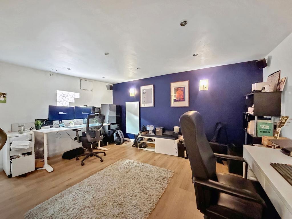 Detached Office/Cinema Room