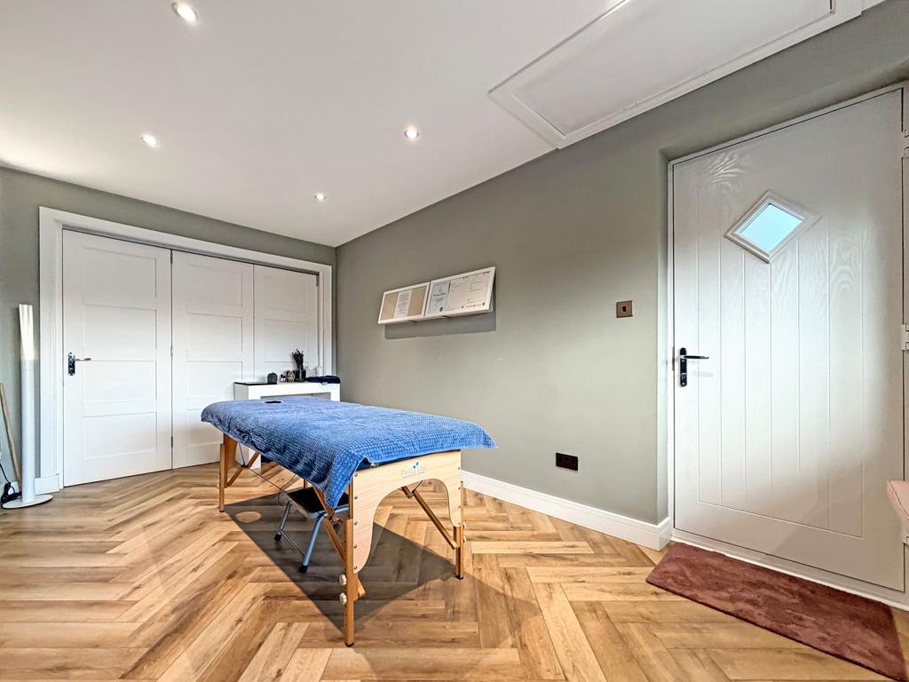 Sitting/Physio Room