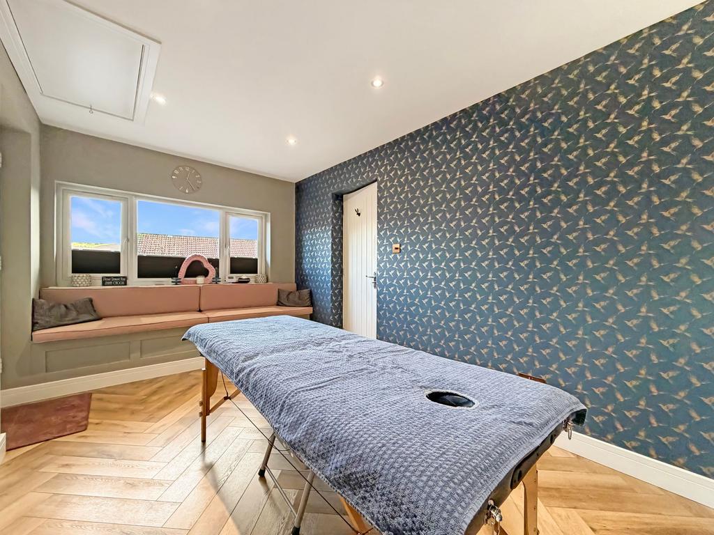 Sitting/Physio Room
