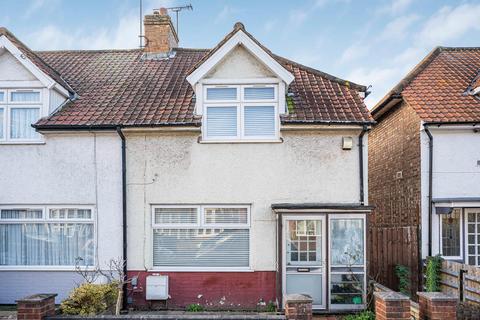 3 bedroom house for sale, Chichester Road, London