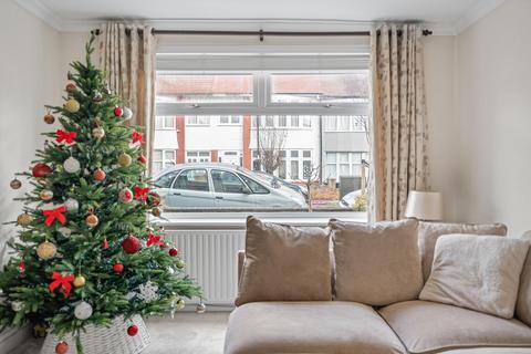 3 bedroom house for sale, Chichester Road, London