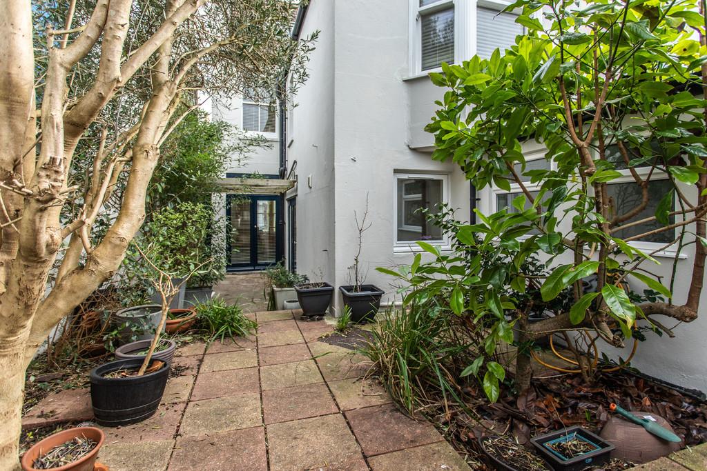 24 Lancaster Road18