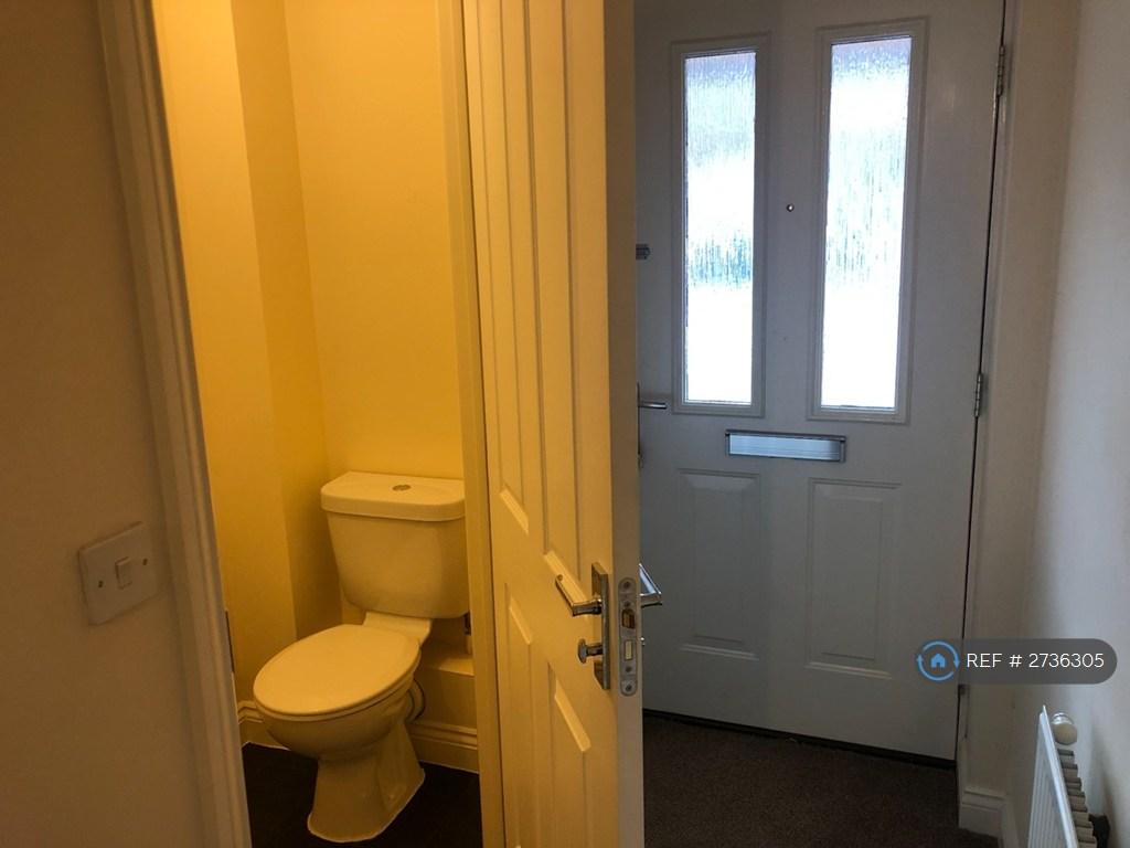 Guest Toilet 1b