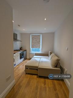 Studio to rent, Crouch End, London, N8