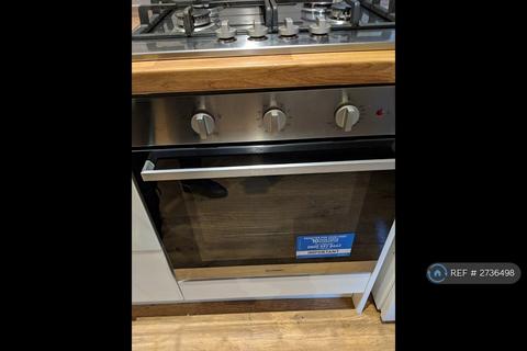 Studio to rent, Crouch End, London, N8