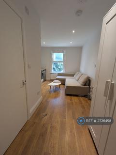Studio to rent, Crouch End, London, N8