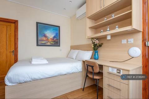 Studio to rent - Blackshaw Road, London, SW17