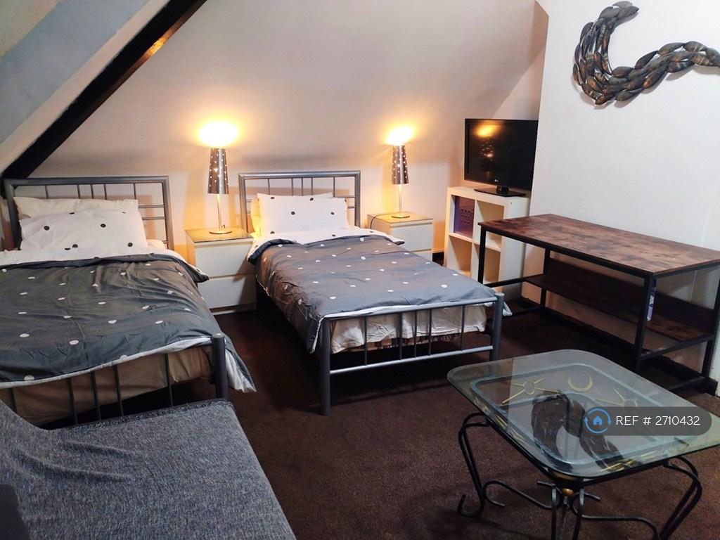 Twin Double Ensuite £560 Single...