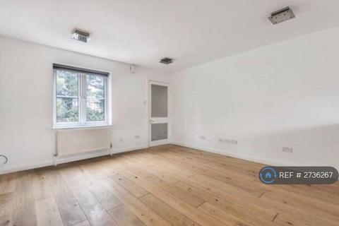 2 bedroom terraced house to rent, Amblecote Meadows, London, SE12