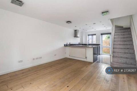 2 bedroom terraced house to rent, Amblecote Meadows, London, SE12
