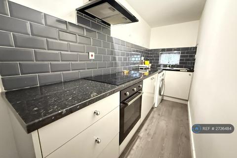 2 bedroom flat to rent - High Street, Rowley Regis, B65