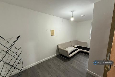 2 bedroom flat to rent, High Street, Rowley Regis, B65