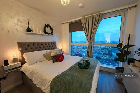 2 bedroom penthouse to rent - Falconbrook Gardens, London, E16