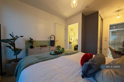 2 bedroom penthouse to rent, Falconbrook Gardens, London, E16