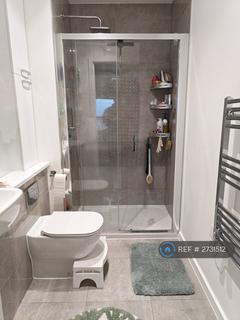 2 bedroom penthouse to rent, Falconbrook Gardens, London, E16