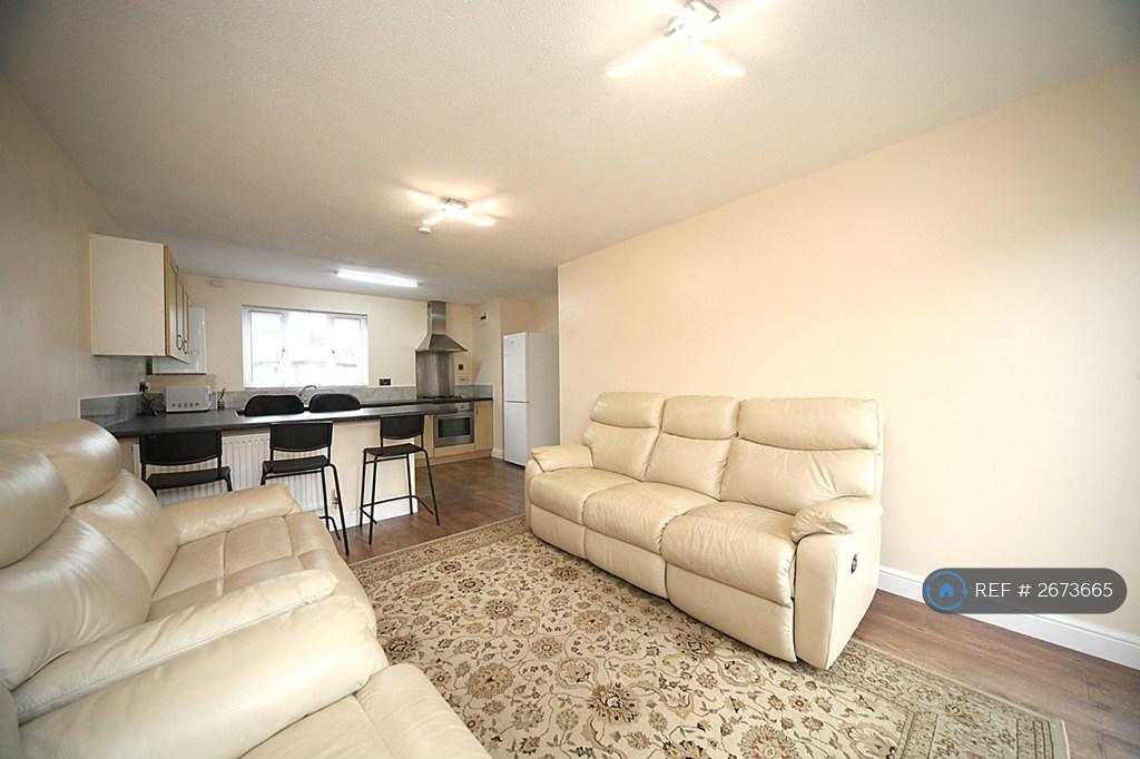 Living/Dining - Pic 2