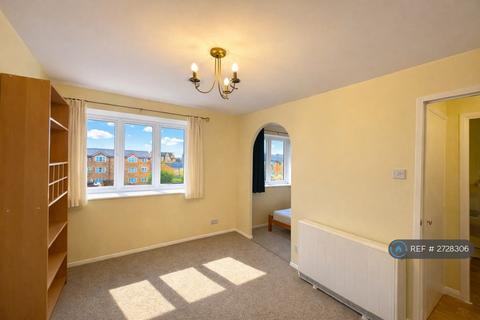 Studio to rent, Dobson House, London, SE14
