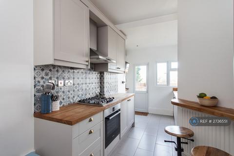 2 bedroom maisonette to rent, Harold Road, London, SE19