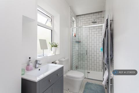 2 bedroom maisonette to rent, Harold Road, London, SE19