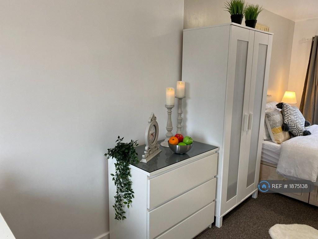 Bedroom 4 Huge