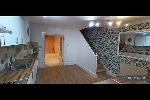 2 bedroom terraced house to rent, Henry Cooper Way, London, SE9
