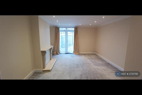 2 bedroom terraced house to rent, Henry Cooper Way, London, SE9