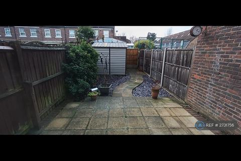 2 bedroom terraced house to rent, Henry Cooper Way, London, SE9