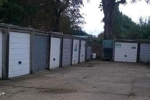 Garage to rent, Stafford Close, London N14