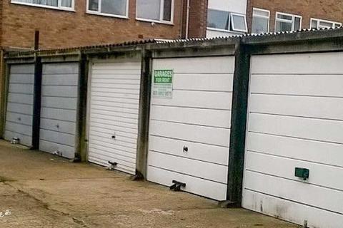 Garage to rent, Stafford Close, London N14