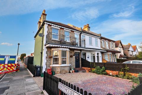 4 bedroom end of terrace house for sale, Holland Road, Clacton-on-sea, CO15 6