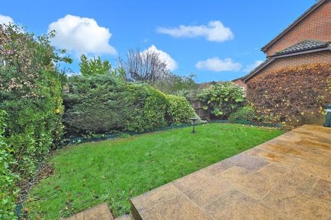 4 bedroom detached house for sale, Raymer Road, Maidstone