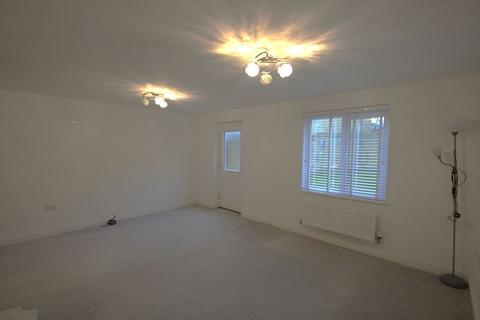 2 bedroom semi-detached house to rent, Christabel Close, Swanscombe DA10