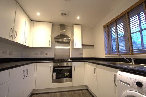 2 bedroom semi-detached house to rent, Christabel Close, Swanscombe DA10
