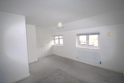 2 bedroom semi-detached house to rent, Christabel Close, Swanscombe DA10