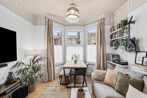 2 bedroom flat for sale - Barry Road, East Dulwich, London, SE22