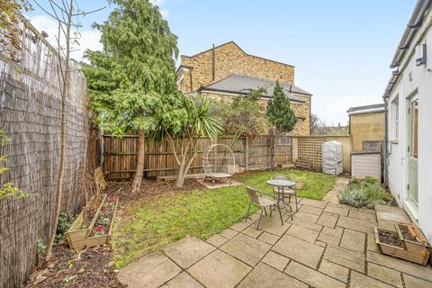 2 bedroom flat for sale, Barry Road, East Dulwich, London, SE22