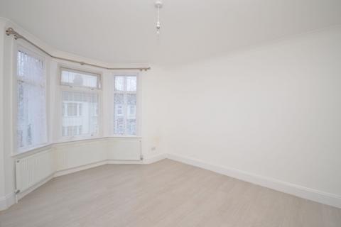 3 bedroom terraced house to rent - Henley Road, Ilford, IG1 2TW
