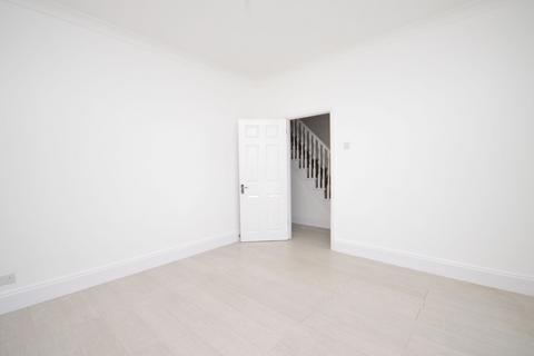 3 bedroom terraced house to rent, Henley Road, Ilford, IG1 2TW
