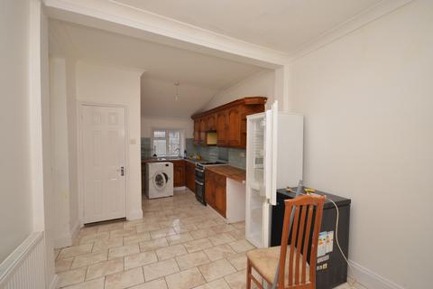 3 bedroom terraced house to rent, Henley Road, Ilford, IG1 2TW