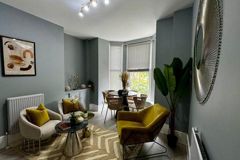 2 bedroom flat to rent, Crescent Road, Plaistow, E13
