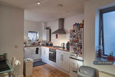 2 bedroom flat to rent, Bouvier Court, London, SE22