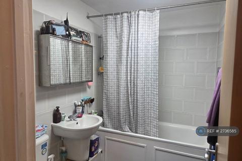 2 bedroom flat to rent, Bouvier Court, London, SE22
