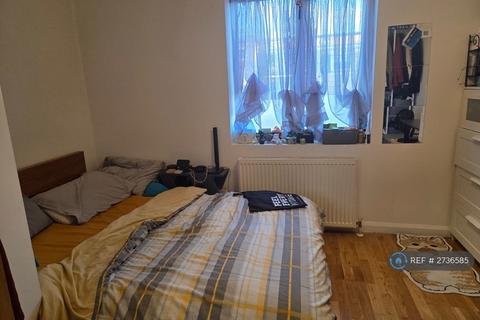 2 bedroom flat to rent, Bouvier Court, London, SE22