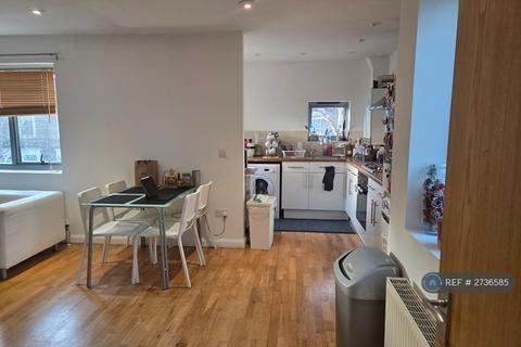2 bedroom flat to rent, Bouvier Court, London, SE22
