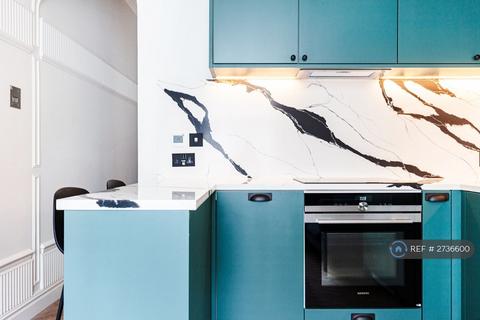2 bedroom flat to rent, Winchester Street, London, SW1V