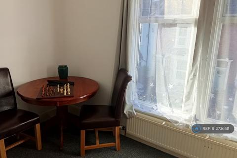 1 bedroom in a house share to rent, Hinton Road, Bristol, BS5