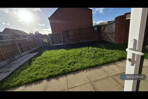 3 bedroom end of terrace house to rent, Garforth Avenue, Manchester, M4