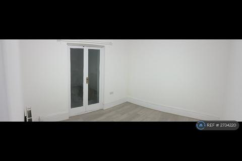 2 bedroom flat to rent, Beaufort Gardens, Ilford, IG1
