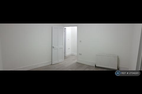 2 bedroom flat to rent, Beaufort Gardens, Ilford, IG1